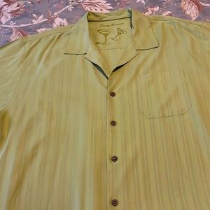 Men’s short sleeve Tommy Bahama silk shirt. No stains, EUC, smoke free home